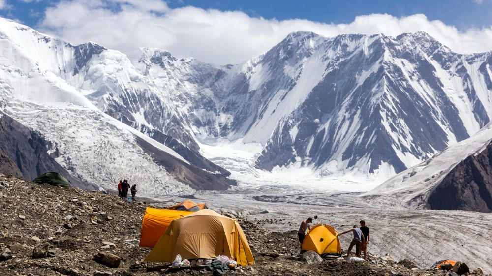 trekkers-assembling-their-tents-at-the-foot-of-kanchenjunga-base-camp-1504603151-1000X561